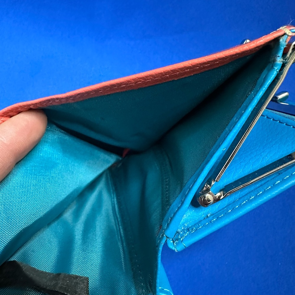 Stylish Pink and Blue Leather Wallet - Picture 9 of 10